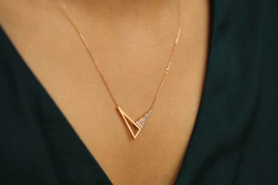 Üçgen Altın Kolye resmi