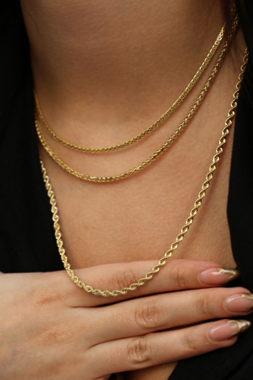 Şık Altın Zincir Kombin resmi