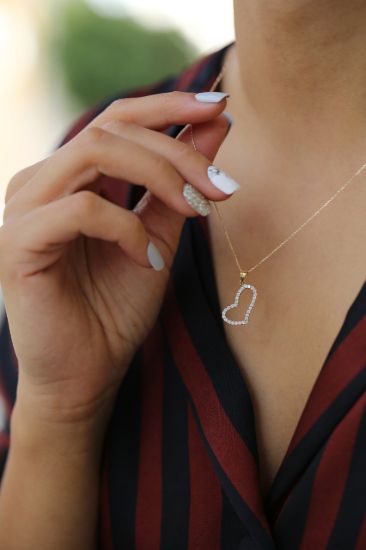 Altın Sevimli Yan Kalpli Kolye resmi