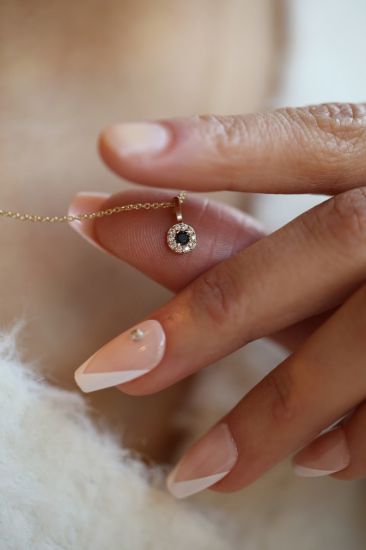 Altın Siyah Taşlı Minimal Kolye resmi