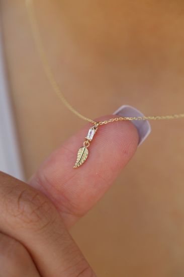 Altın Baget Yaprak Minimal Kolye resmi