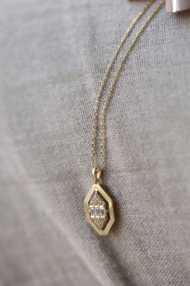 Altın Altıgen Baget Kolye resmi